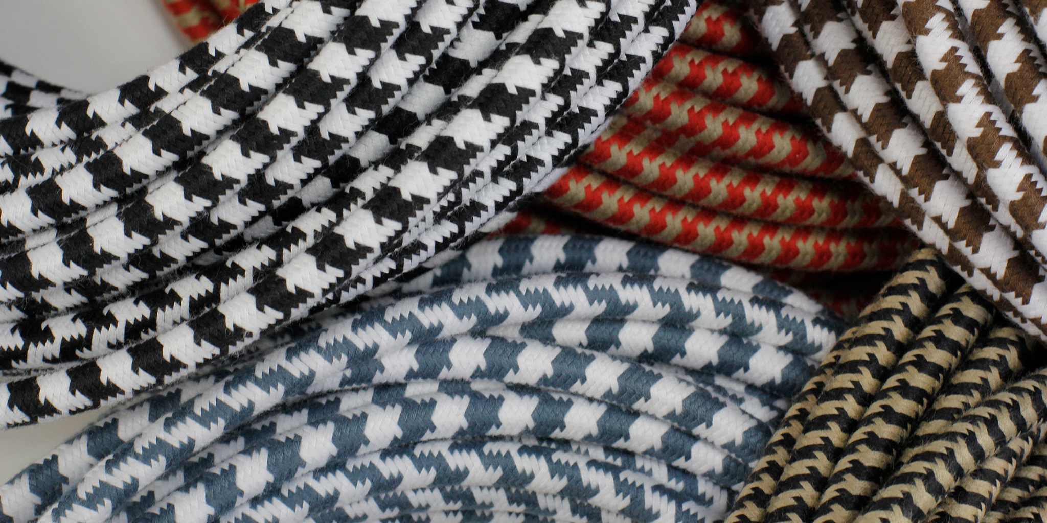 hound's-tooth pattern cloth-covered wire